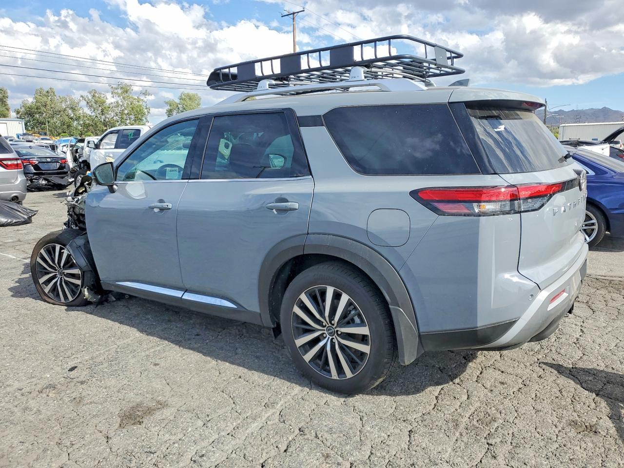 2025 Nissan Pathfinder Platinum - Фото 2