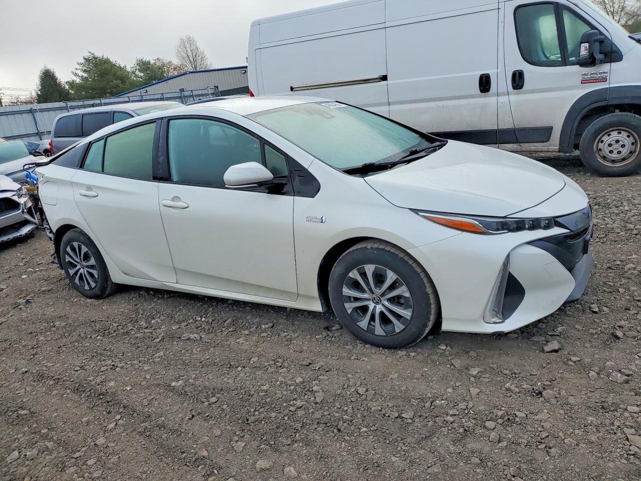 2020 Toyota Prius Prime Le - Фото 4