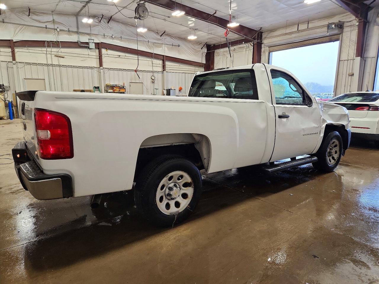 2009 Chevrolet Silverado C1500 - Image 3