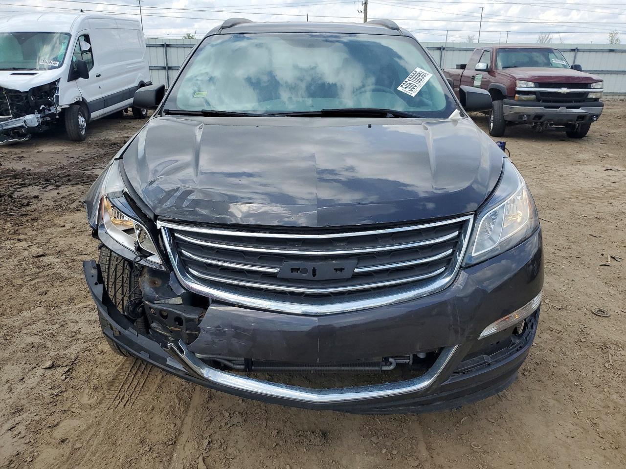 2017 Chevrolet Traverse Ls - Фото 5