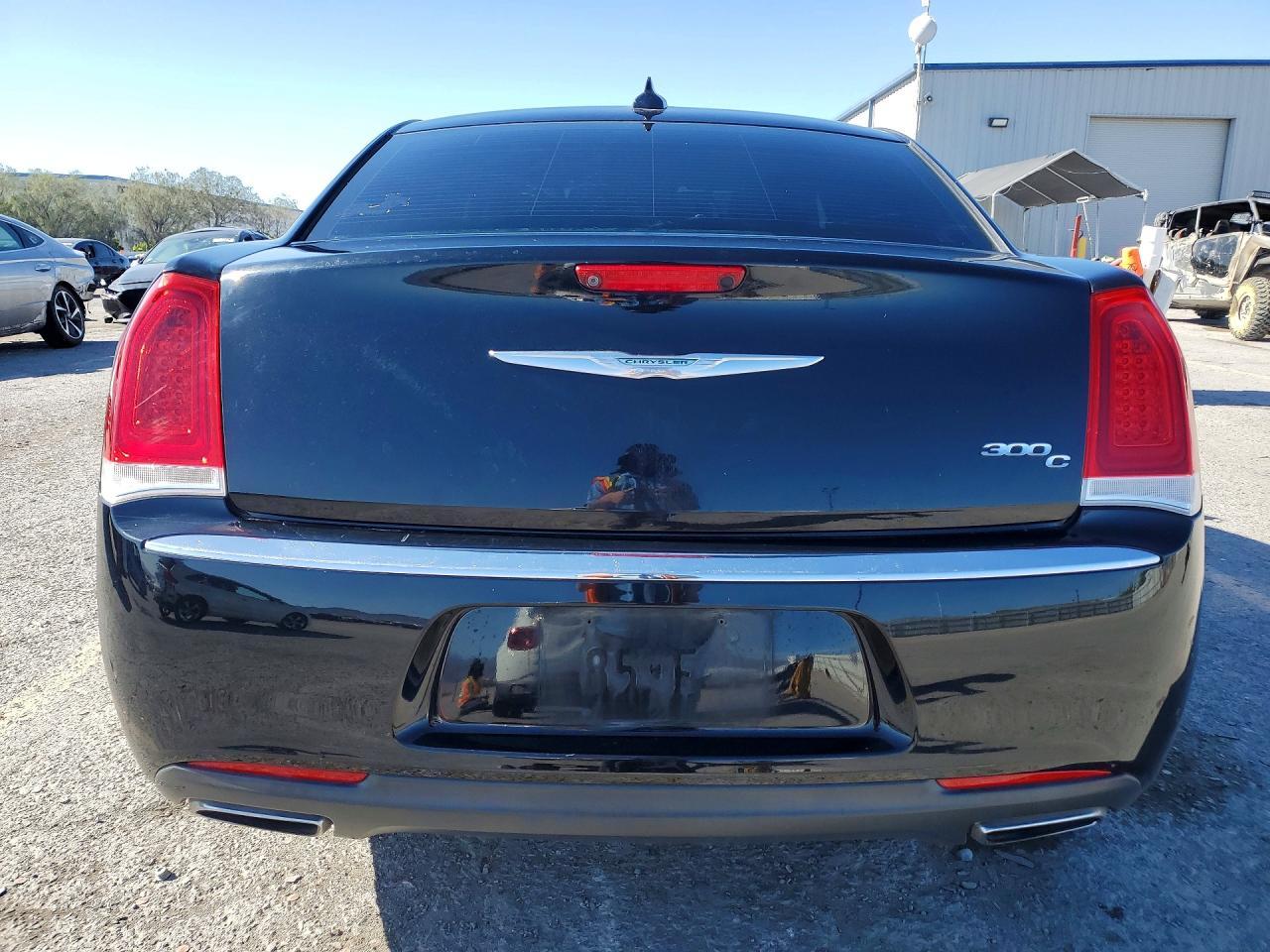 2017 Chrysler 300C - Фото 6