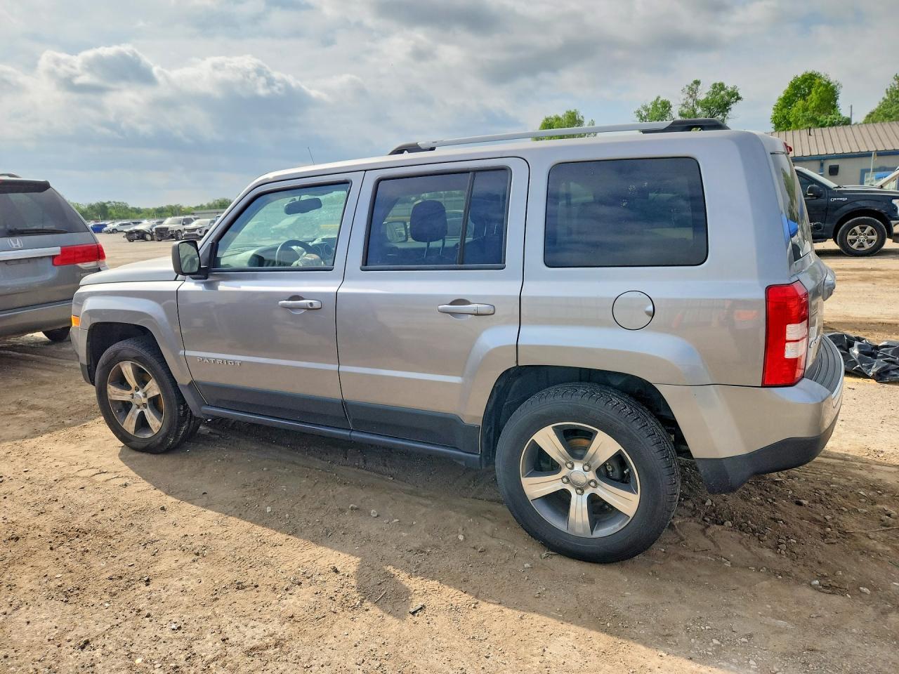 2017 Jeep Patriot Latitude - Фото 2