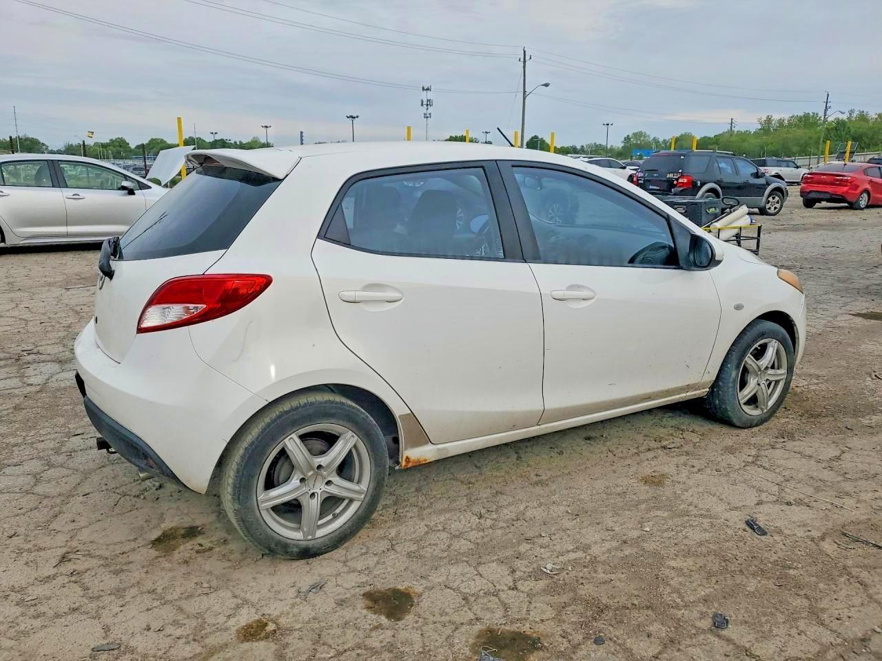 2011 Mazda Mazda 2 - Фото 3