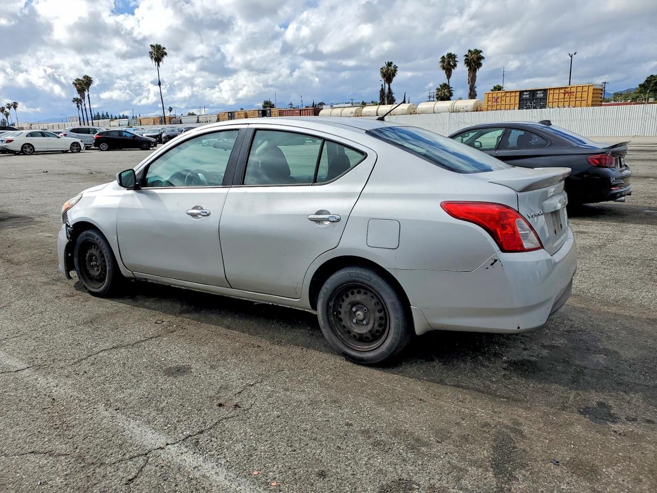 2015 Nissan Versa 1.6 Sv - Фото 2