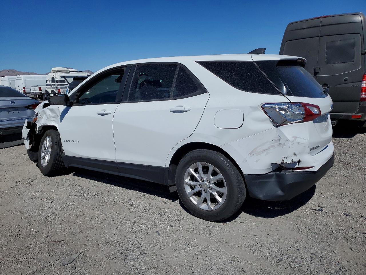2020 Chevrolet Equinox Ls - Фото 2