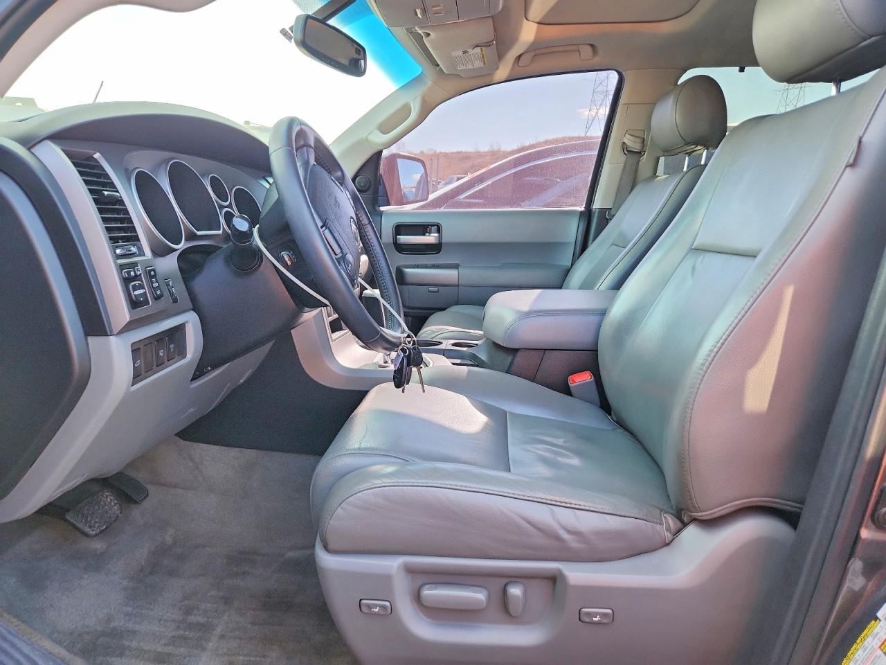 2011 Toyota Sequoia Limited - Фото 7