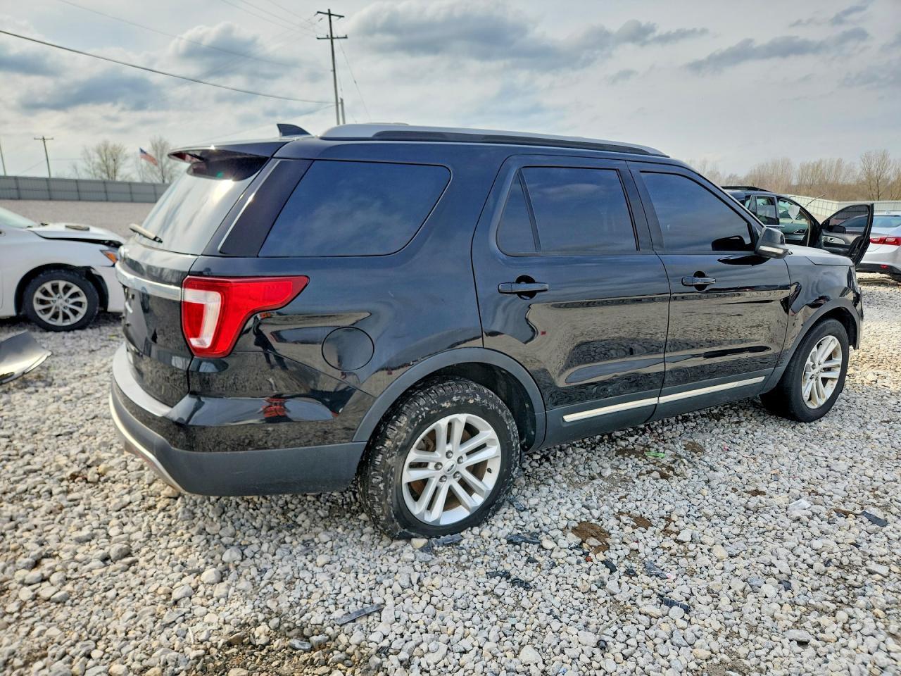 2016 Ford Explorer Xlt - Image 3