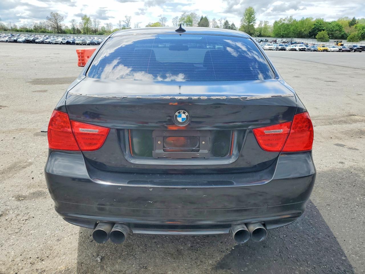 2011 BMW 335 Xi - Image 6
