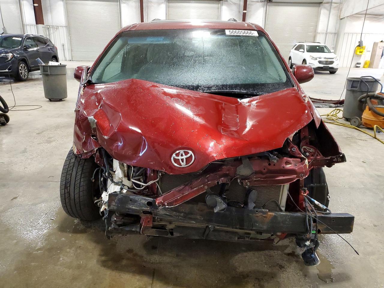 2015 Toyota Sienna Xle 8-Passenger - Фото 5