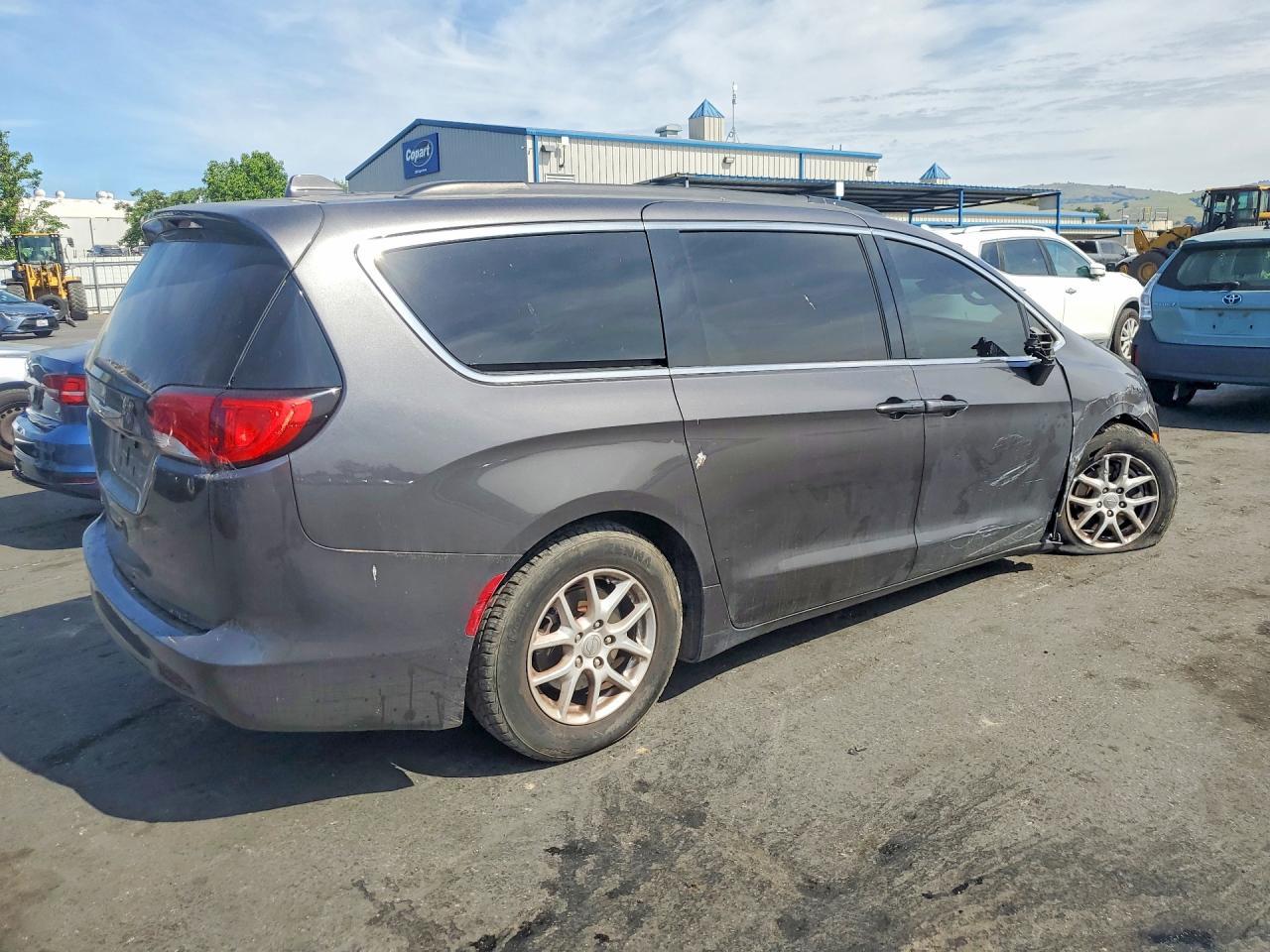 2020 Chrysler Voyager Lxi - Image 3
