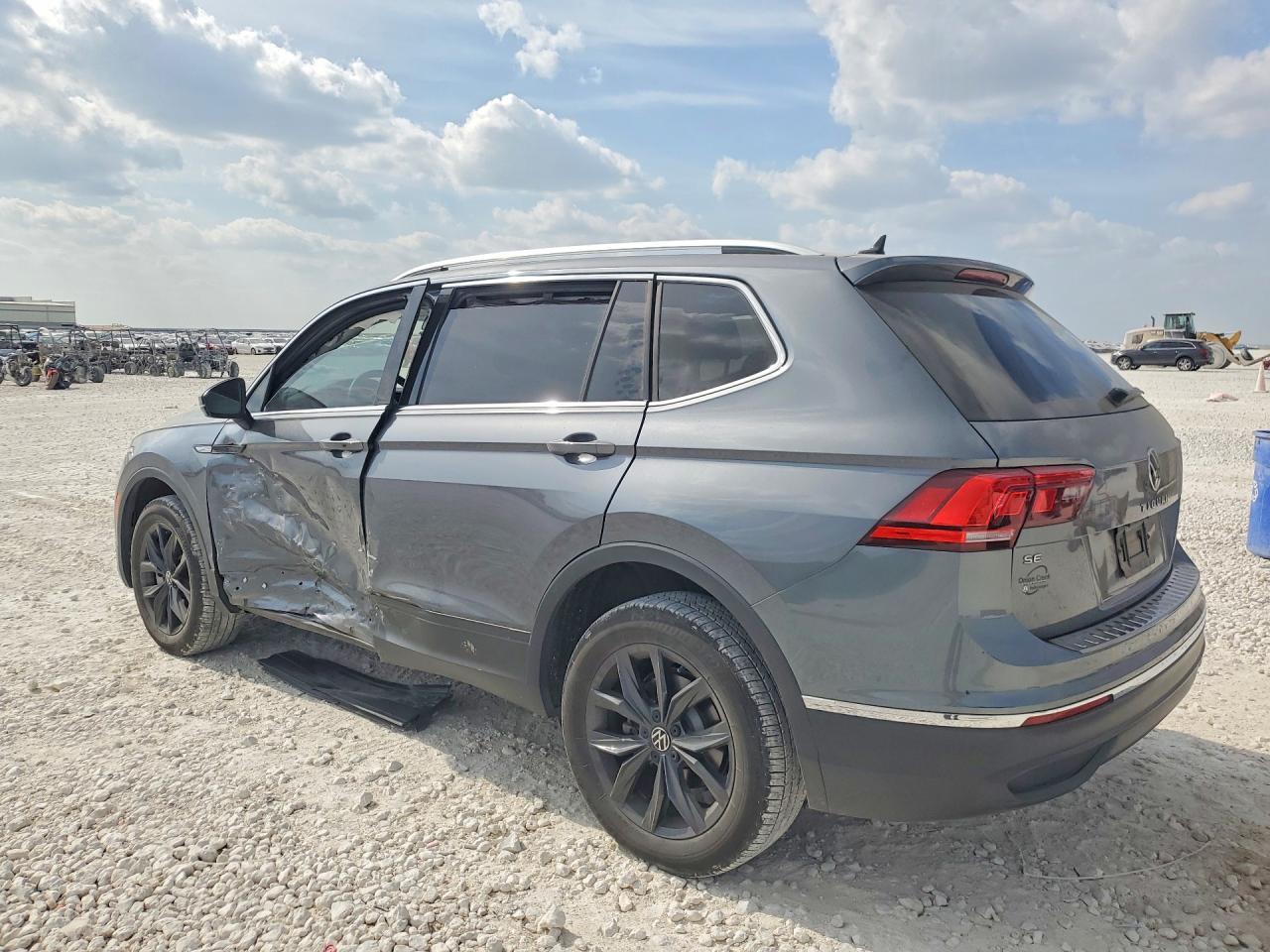 2024 Volkswagen Tiguan Se - Image 2