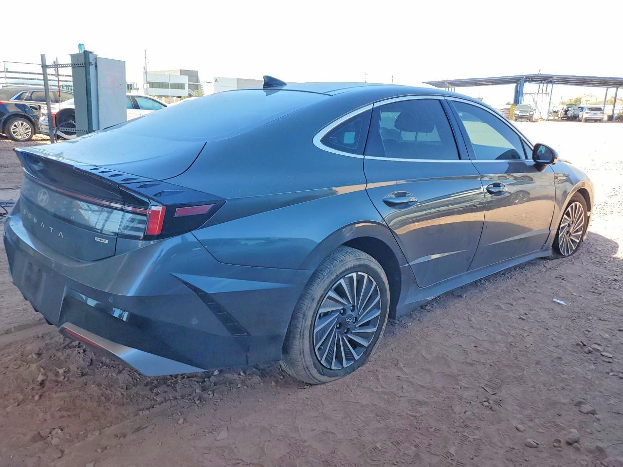 2025 Hyundai Sonata Hybrid Limited - Image 3