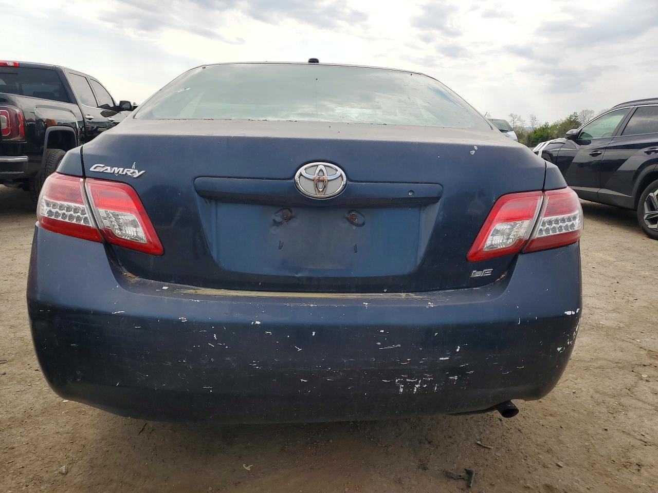 2011 Toyota Camry Le - Image 6