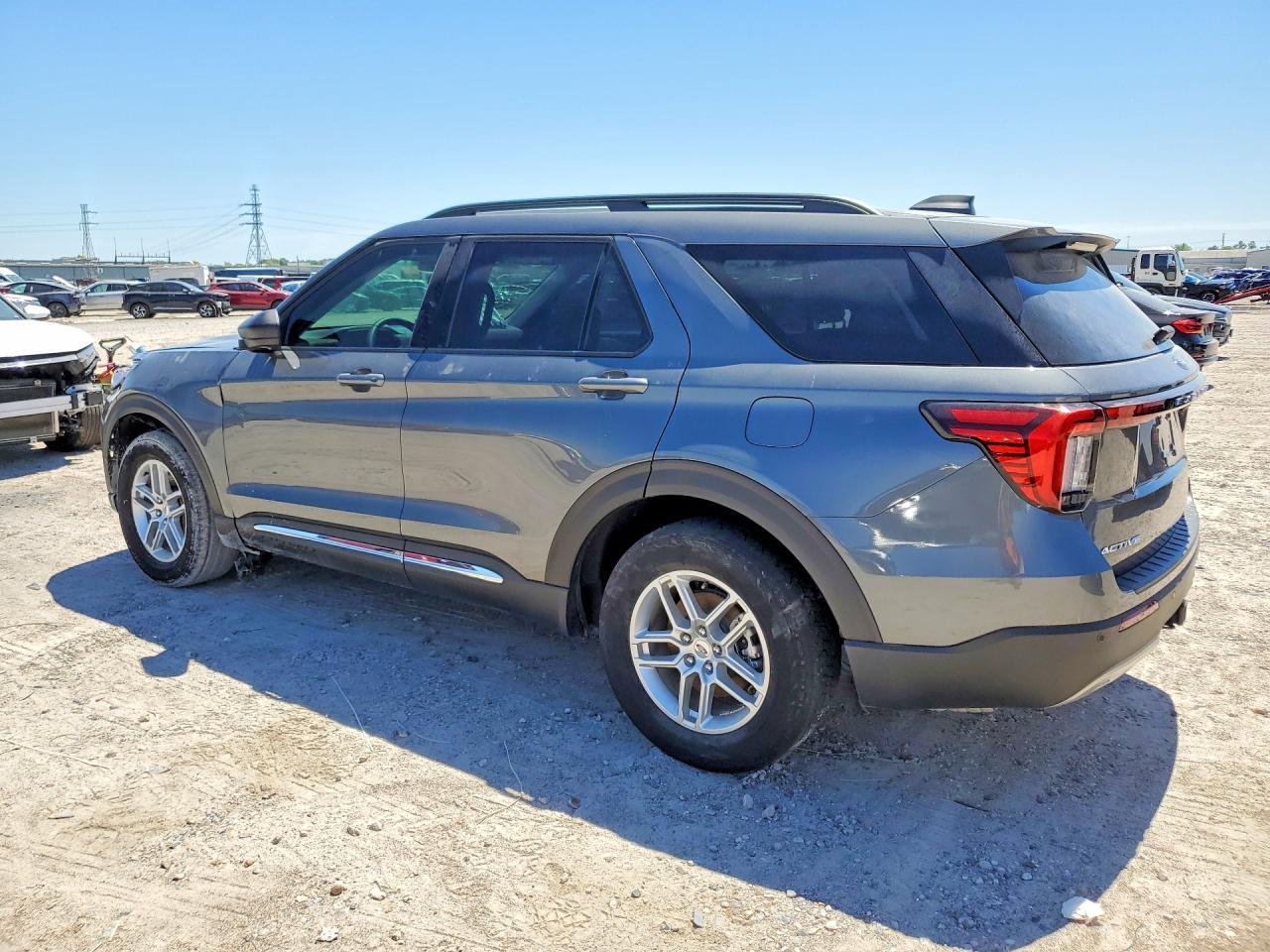 2025 Ford Explorer Active - Фото 2