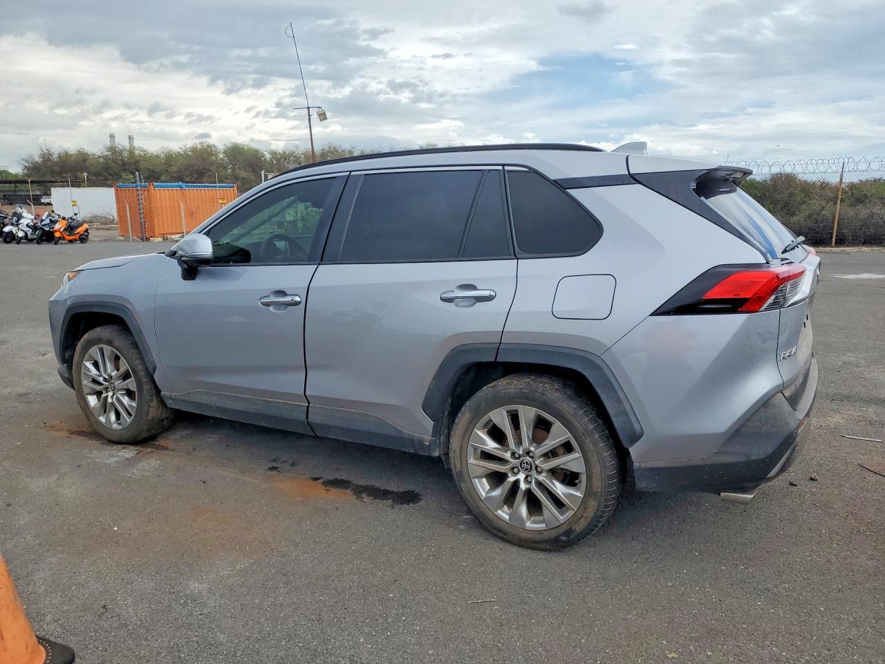 2021 Toyota Rav4 Limited - Фото 2