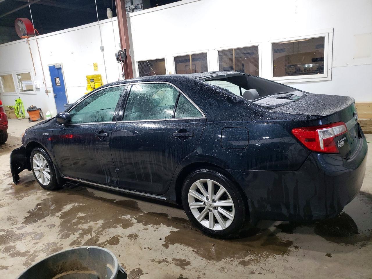 2012 Toyota Camry Hybrid Xle - Image 2