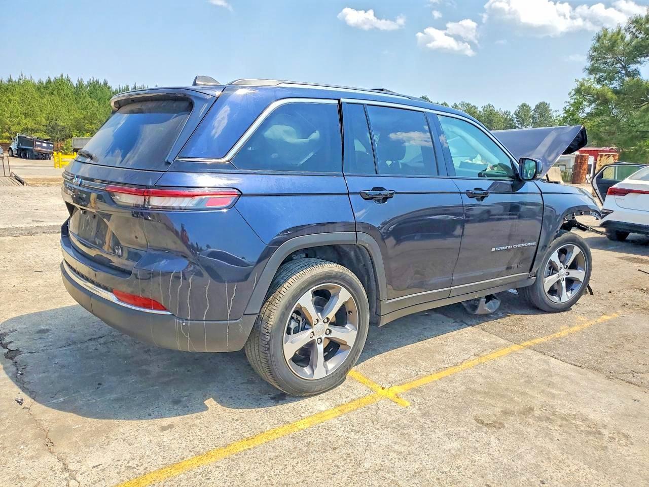 2024 Jeep Grand Cherokee Limited 4Xe - Image 3