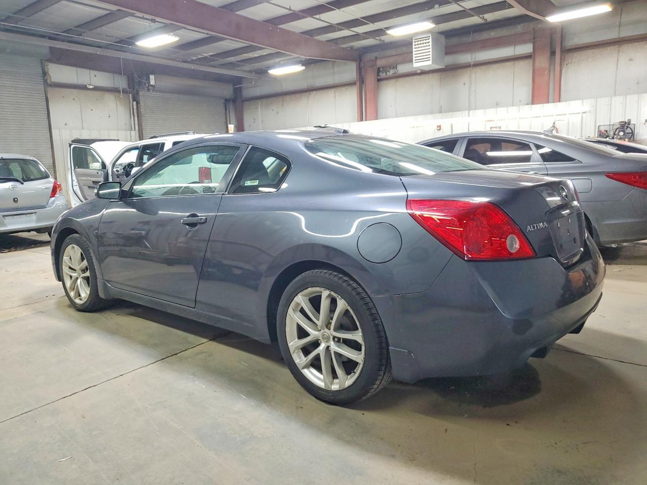 2009 Nissan Altima 3.5 Se - Фото 2