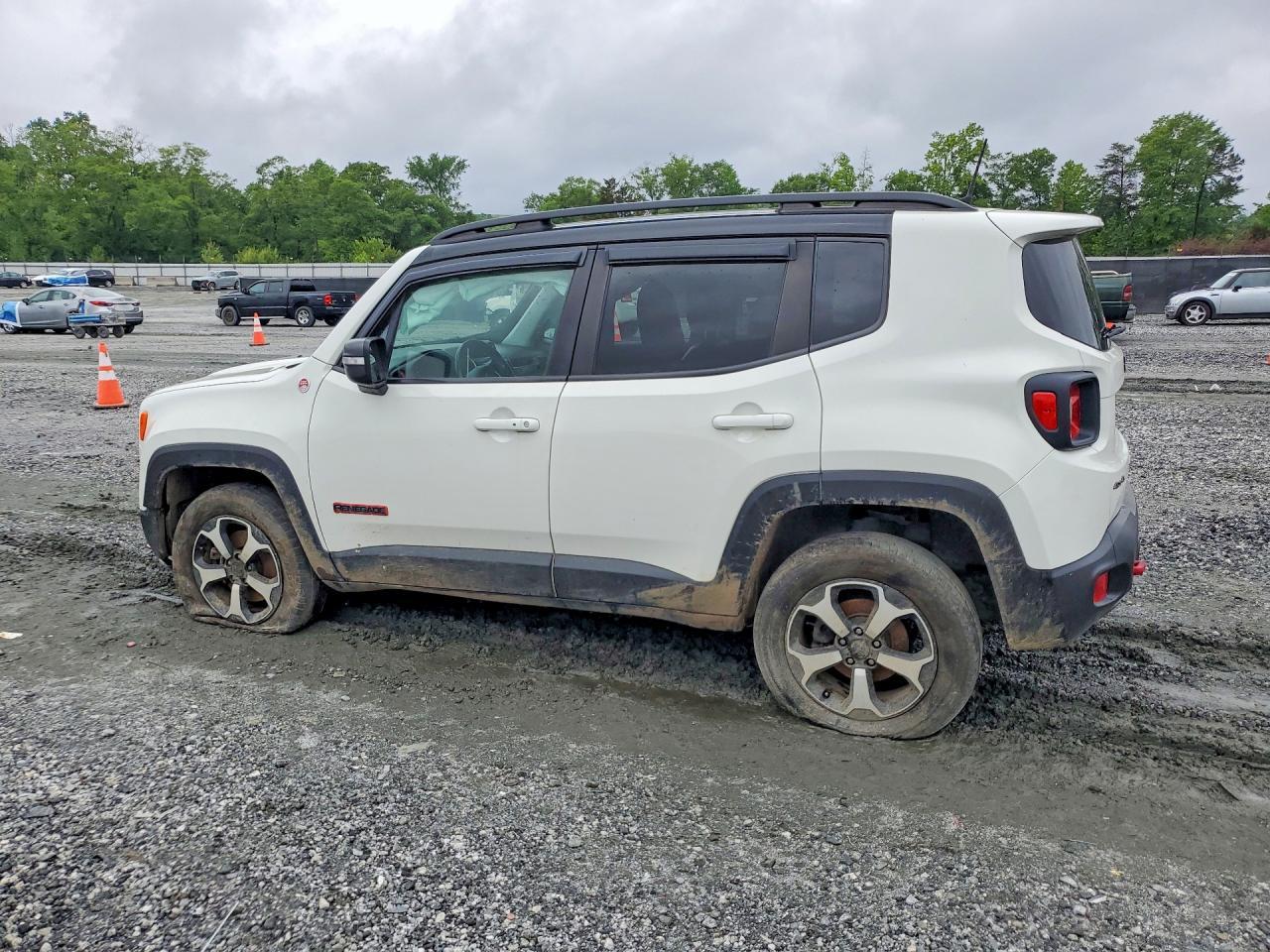 2019 Jeep Renegade Trailhawk - Image 2