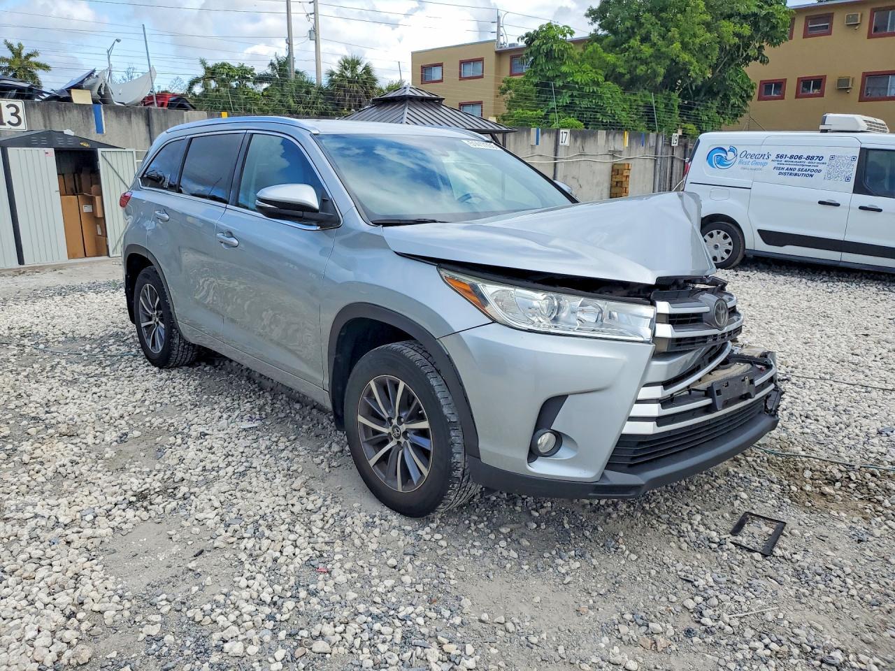 2017 Toyota Highlander Xle - Фото 4