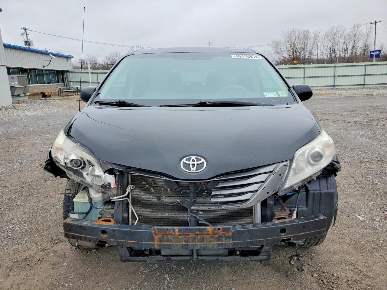 2013 Toyota Sienna Xle 8-Passenger - Фото 5