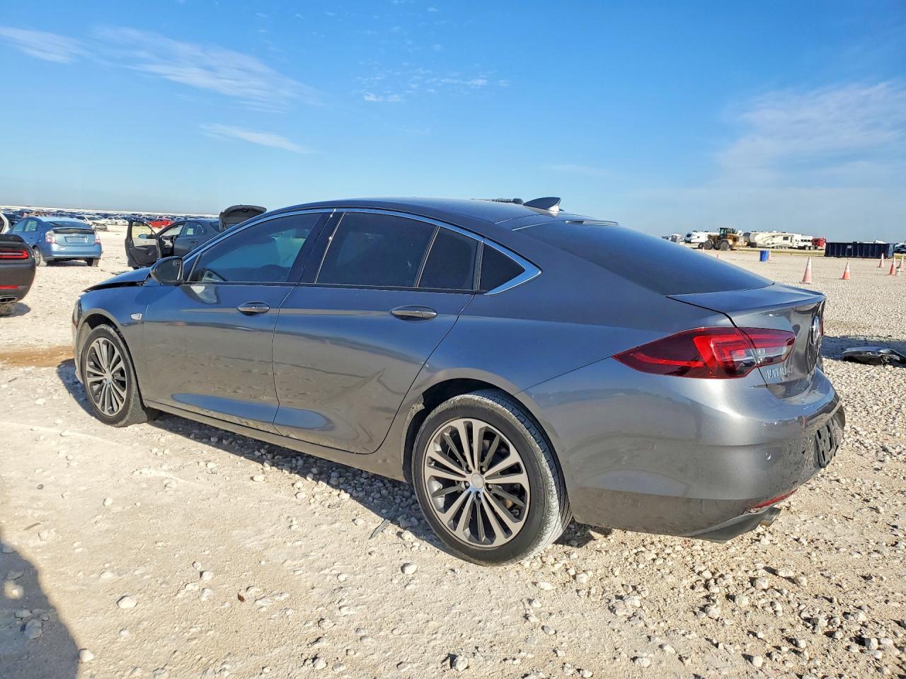2020 Buick Regal Essence - Фото 2