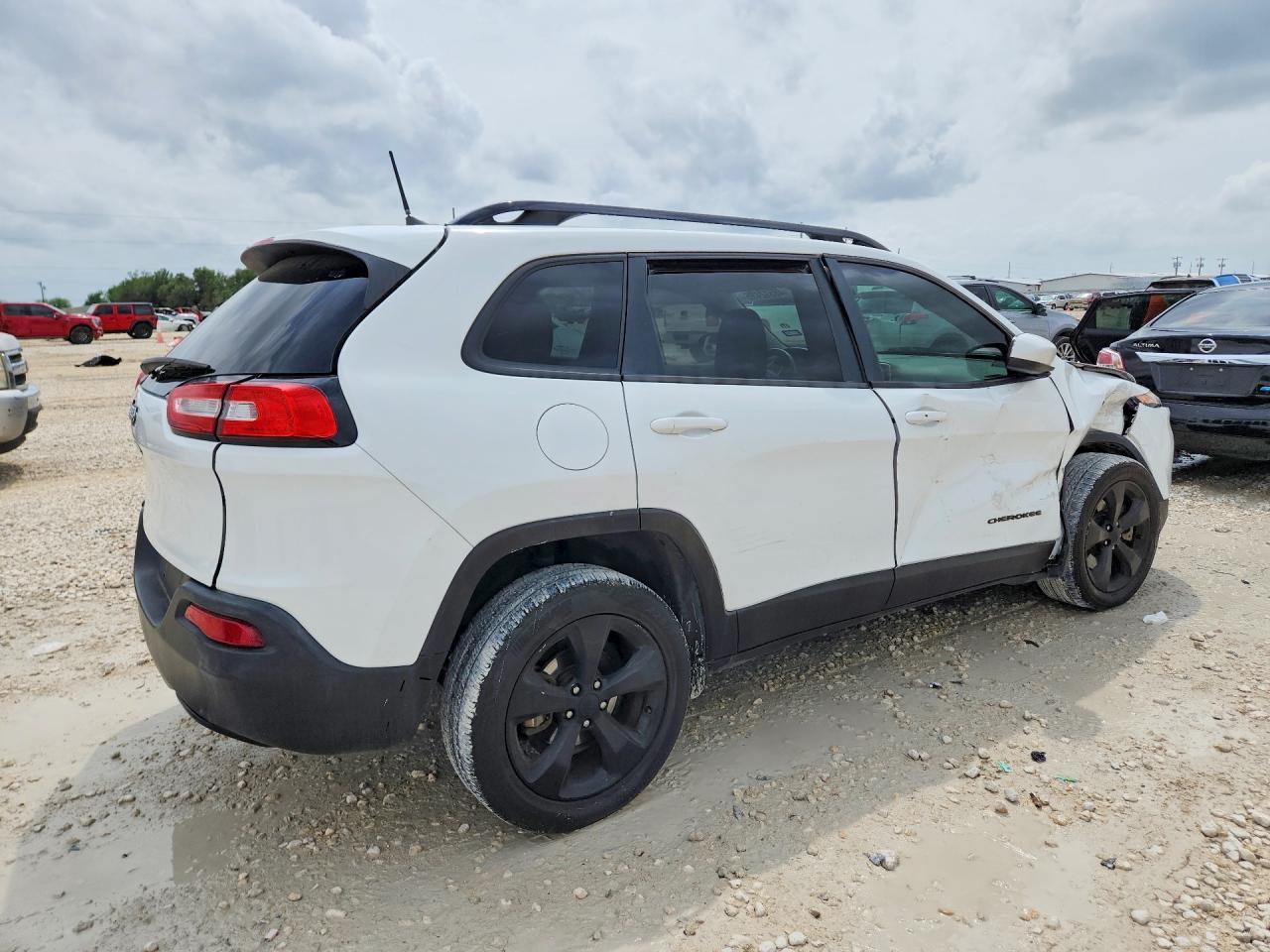 2016 Jeep Cherokee Latitude - Image 3