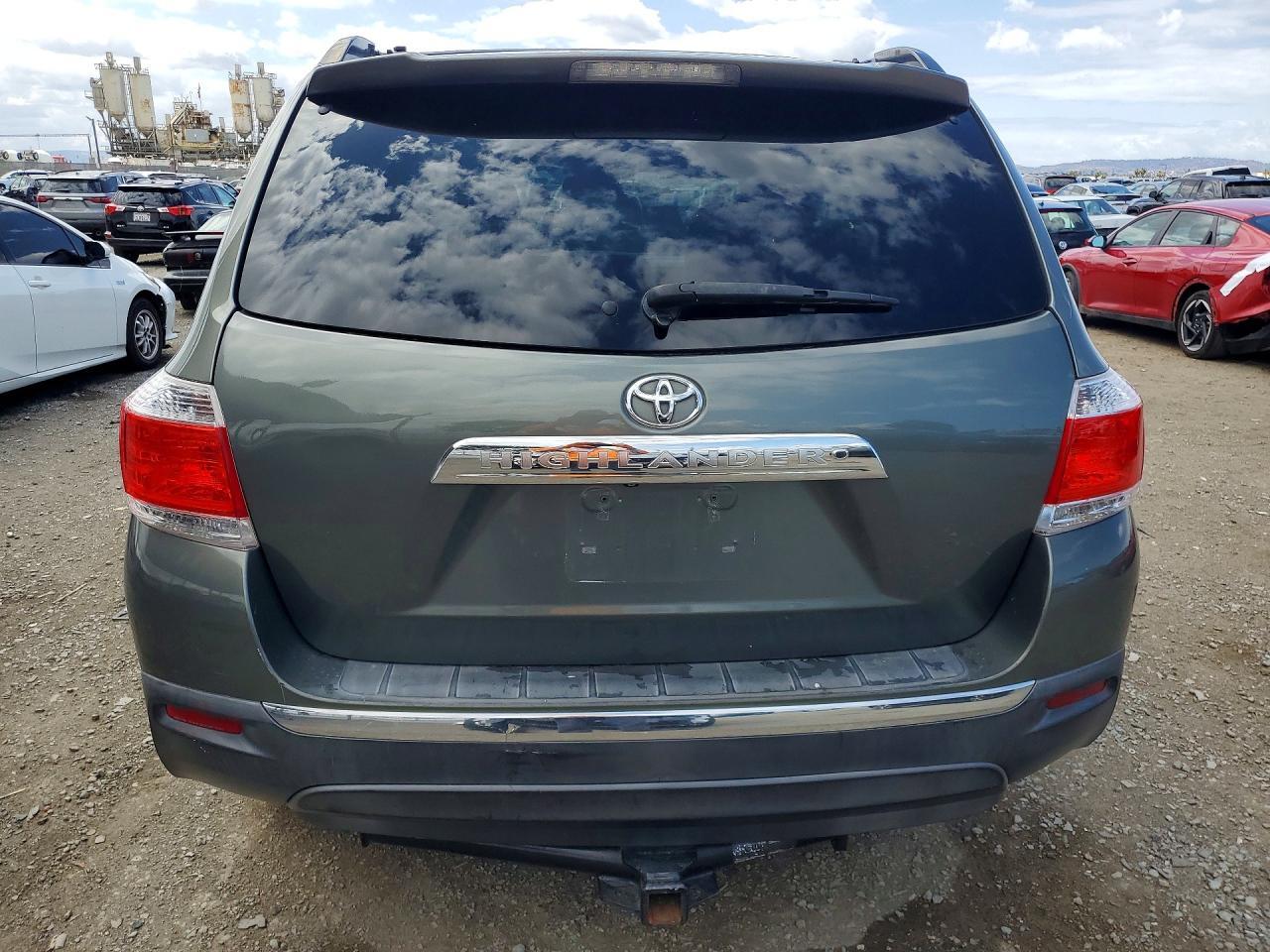 2013 Toyota Highlander Plus - Image 6