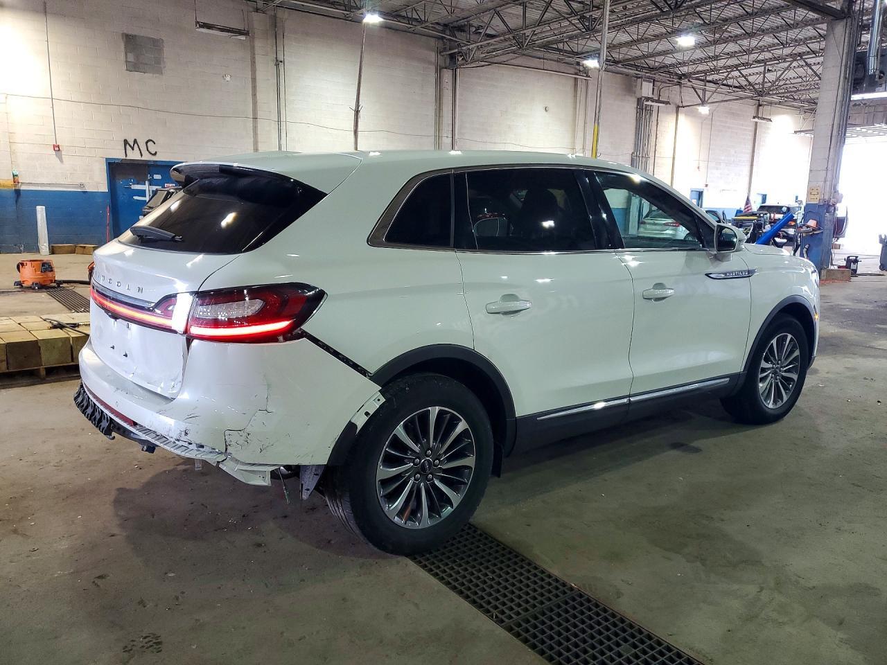 2023 Lincoln Nautilus - Image 3