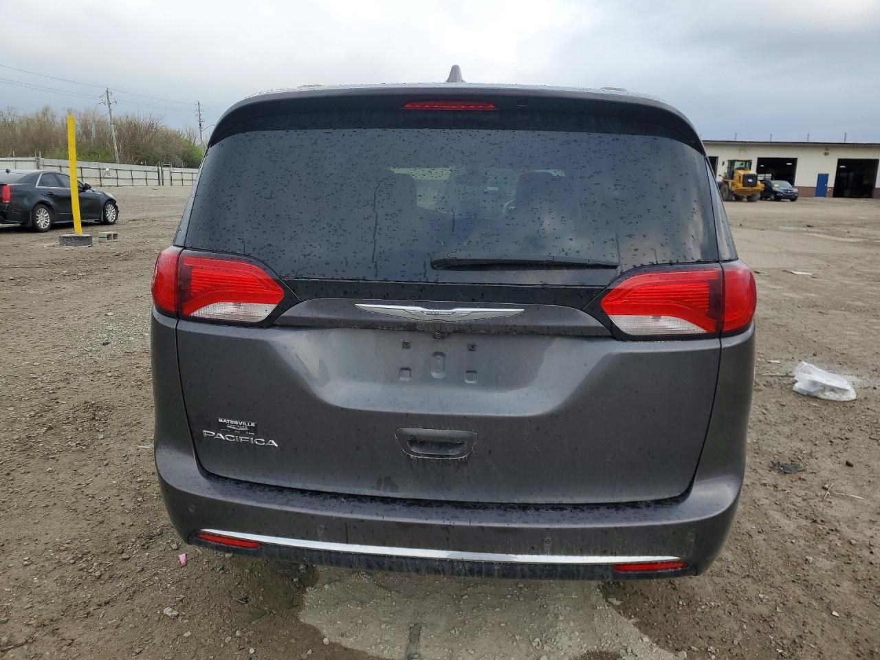 2017 Chrysler Pacifica Touring L - Image 6