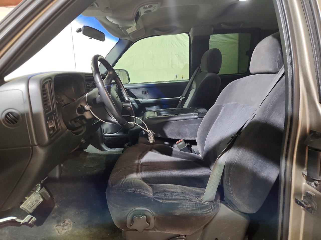 2001 Chevrolet Silverado C1500 - Image 7