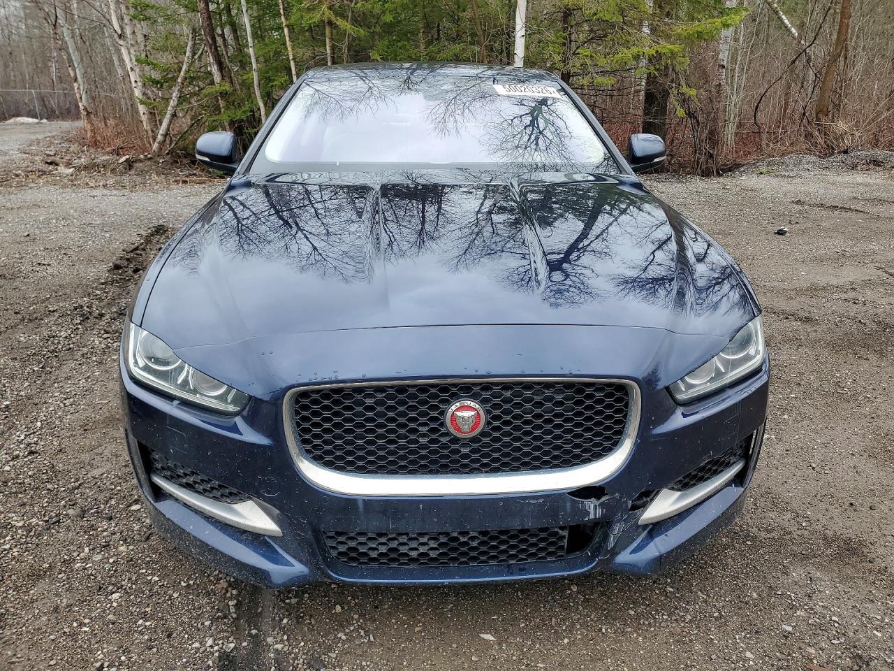 2017 Jaguar Xe Premium - Image 5