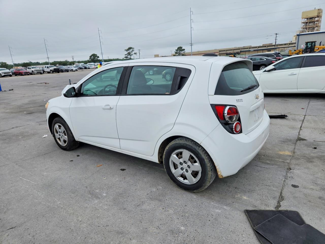 2016 Chevrolet Sonic Ls - Фото 2