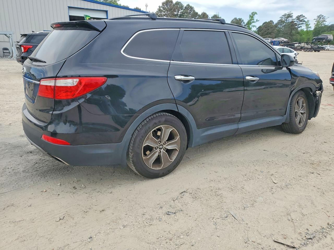 2013 Hyundai Santa Fe Gls - Image 3