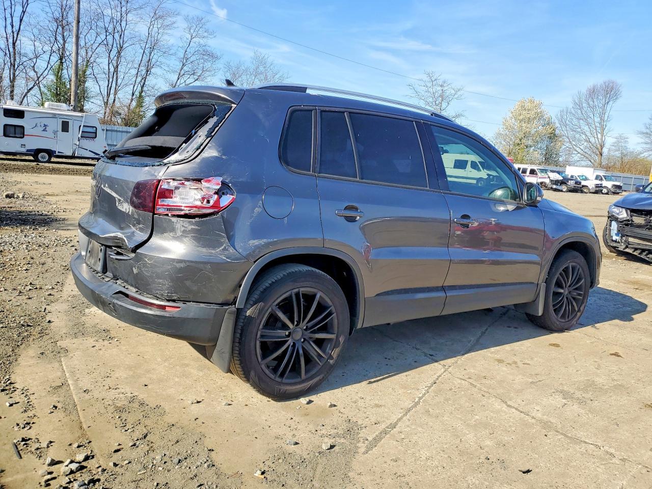 2015 Volkswagen Tiguan S - Image 3