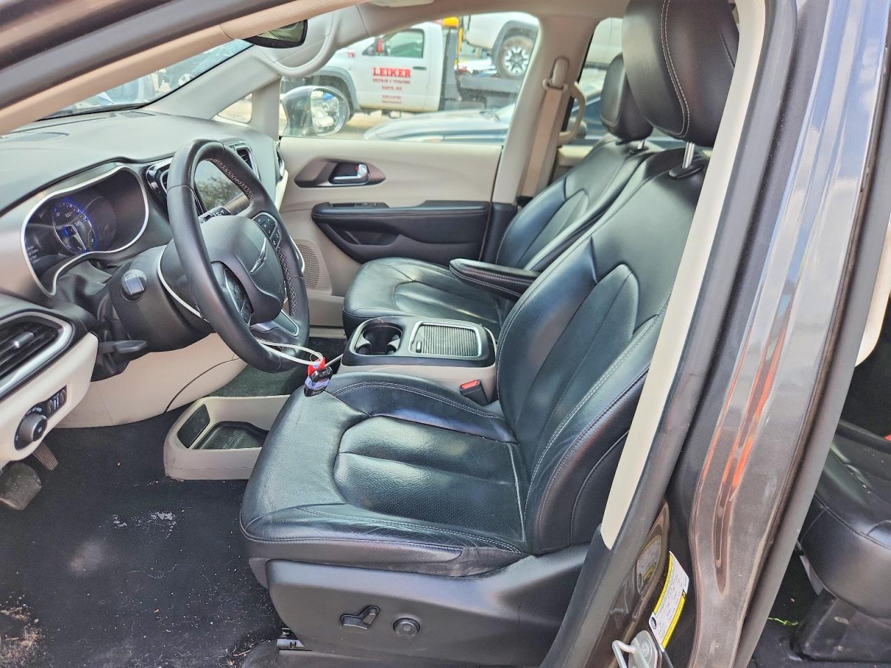 2022 Chrysler Pacifica Touring L - Image 7
