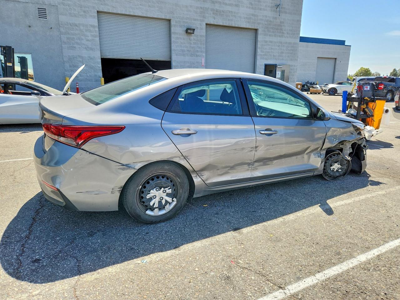 2021 Hyundai Accent Se - Фото 3