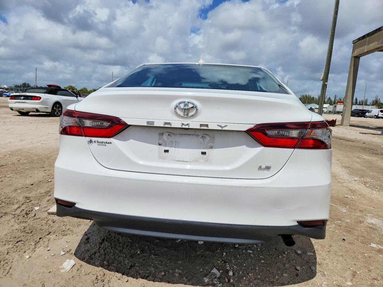 2024 Toyota Camry Le - Фото 6
