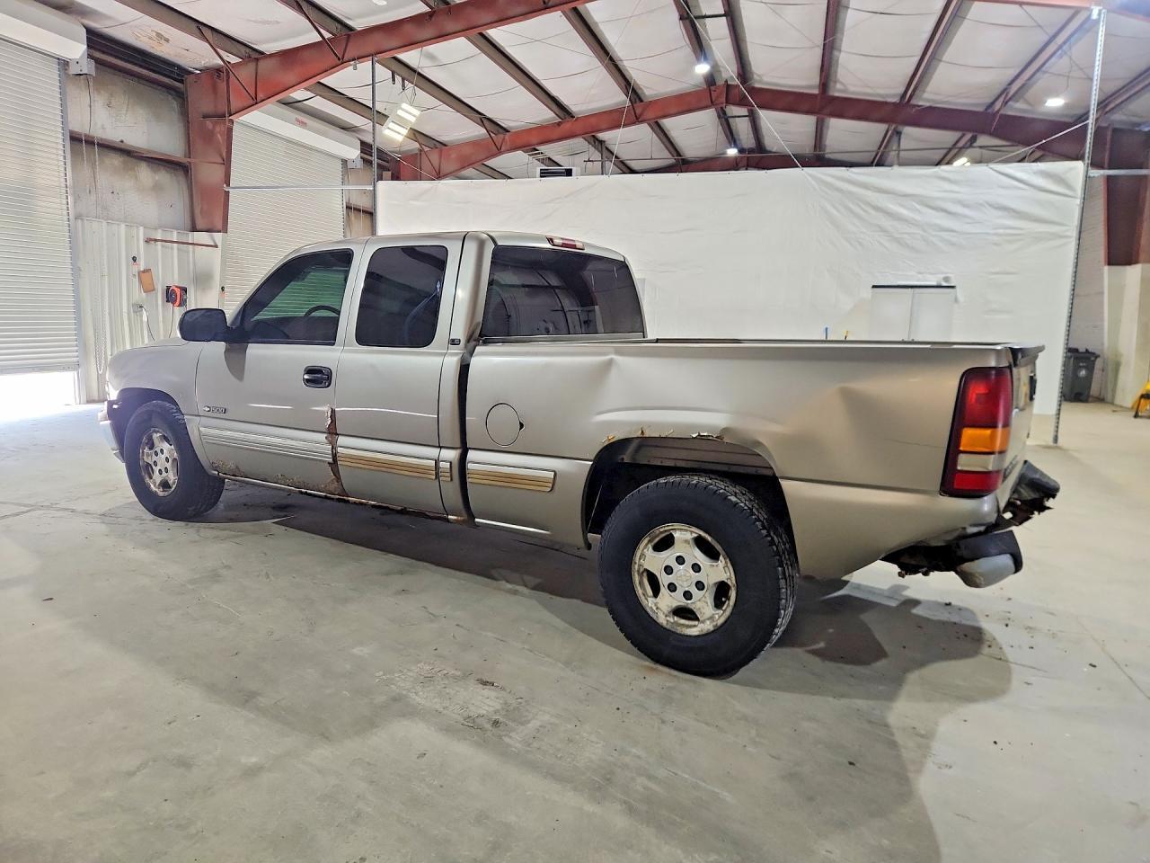 2001 Chevrolet Silverado C1500 - Image 2