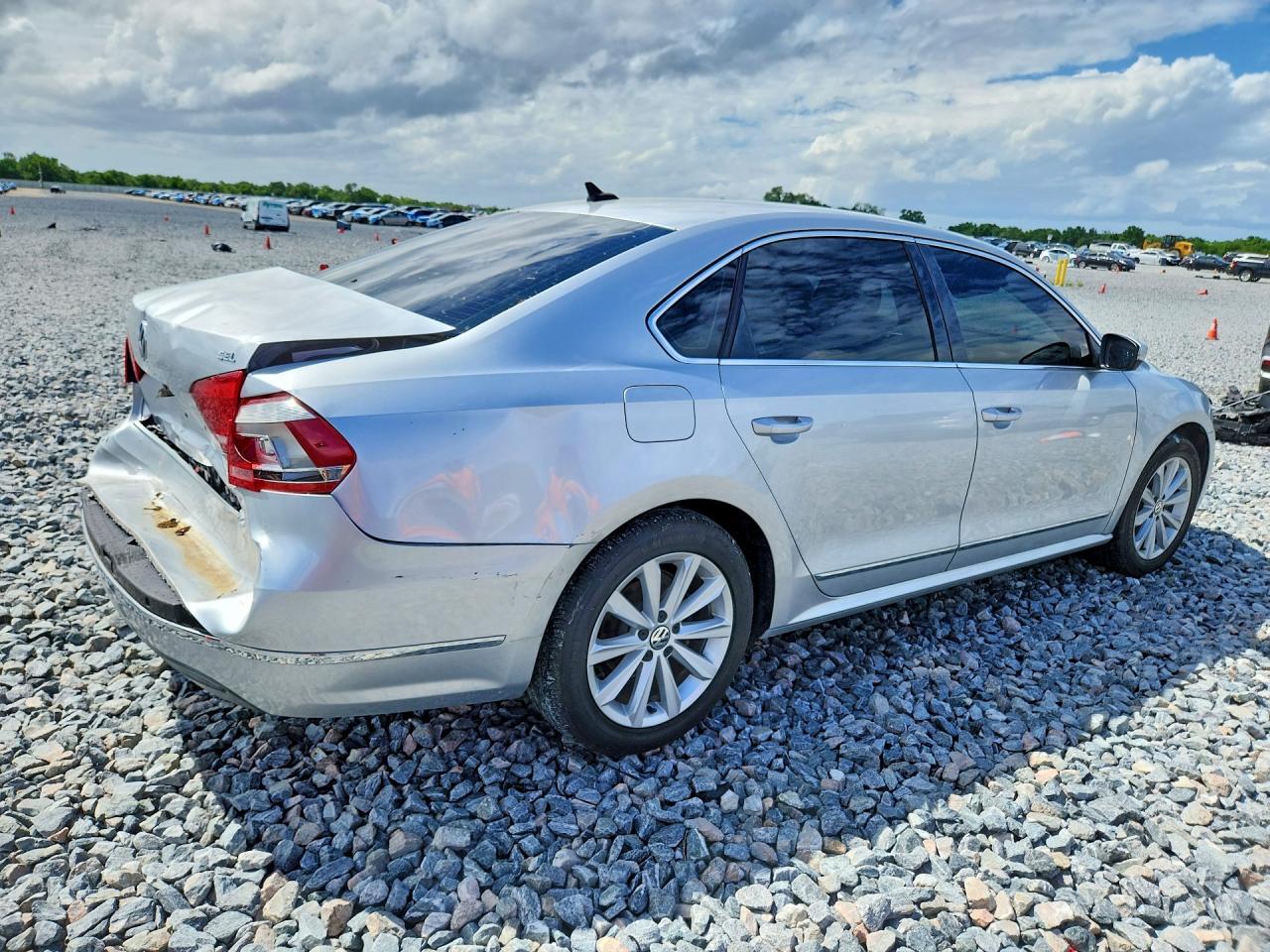 2013 Volkswagen Passat Sel - Фото 3
