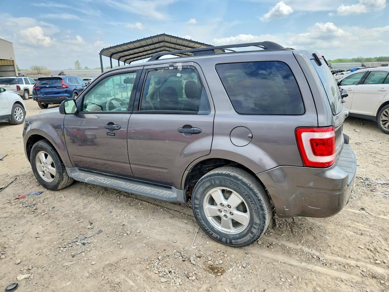 2011 Ford Escape Xlt - Image 2