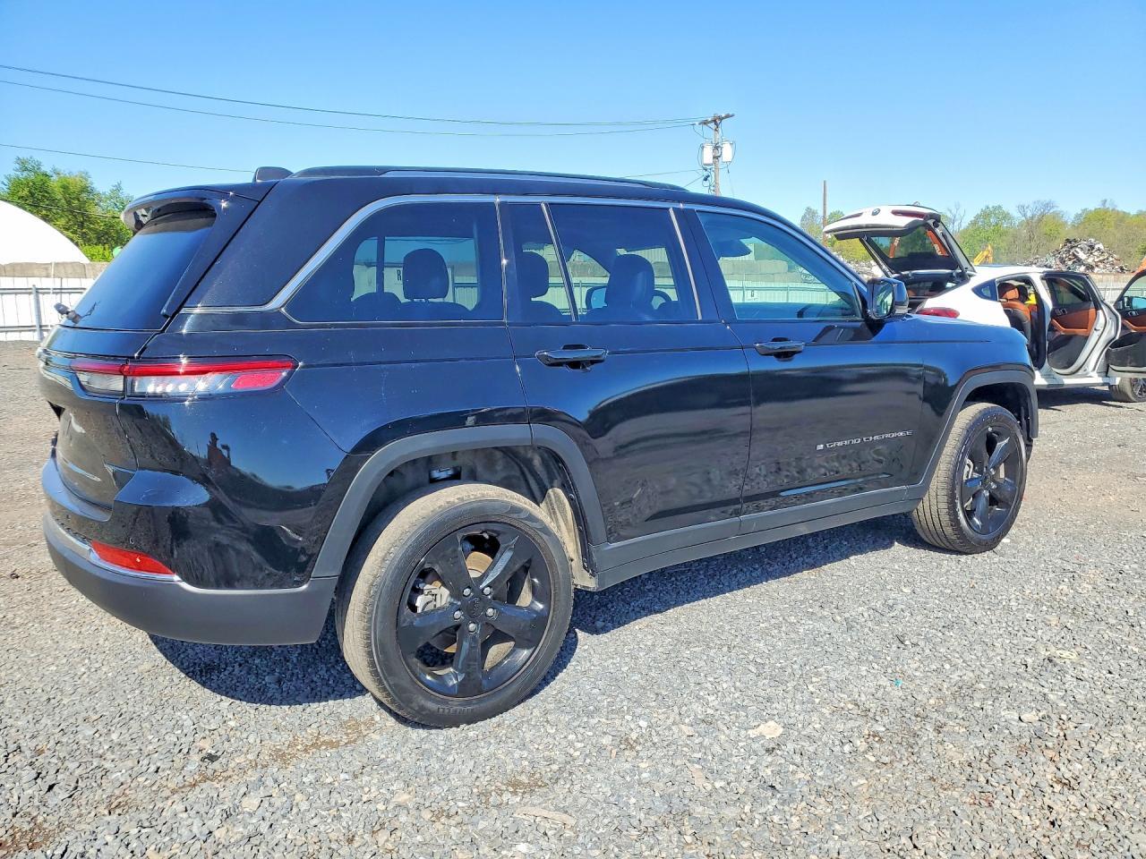 2023 Jeep Grand Cherokee Limited - Image 3