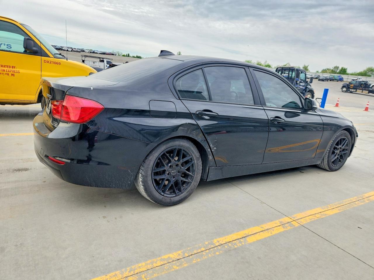 2014 BMW 320 I xDrive - Фото 3