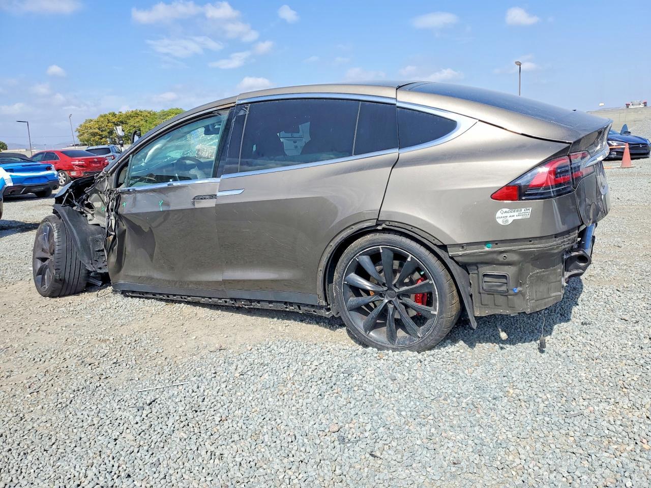 2016 Tesla Model X - Фото 2
