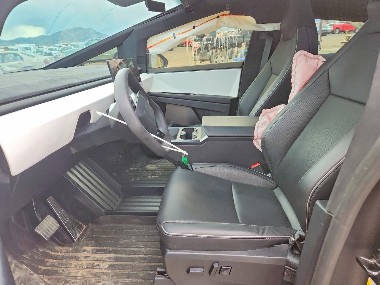 2024 Tesla Cybertruck - Image 7