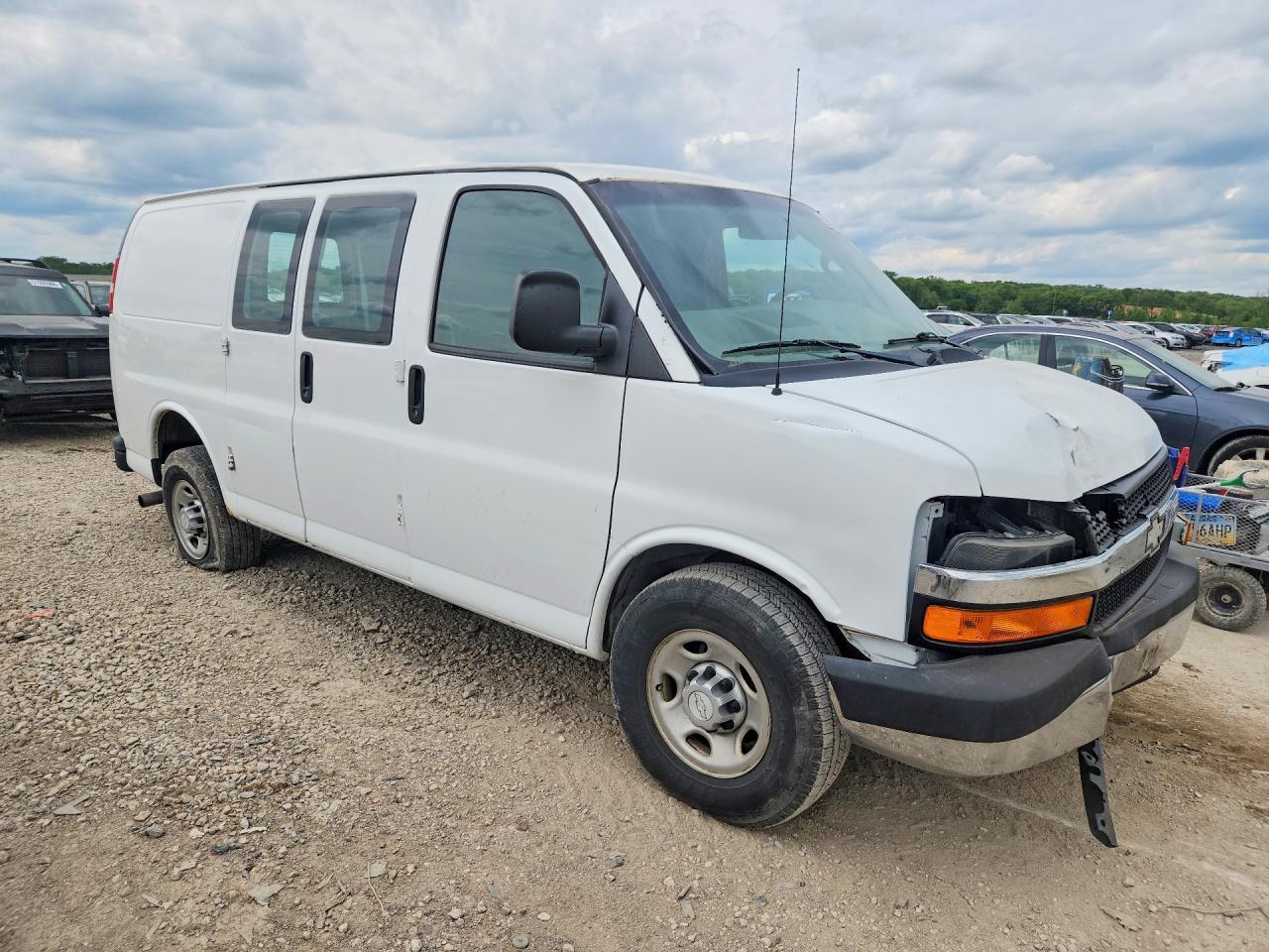 2016 Chevrolet Express G2500 - Image 4