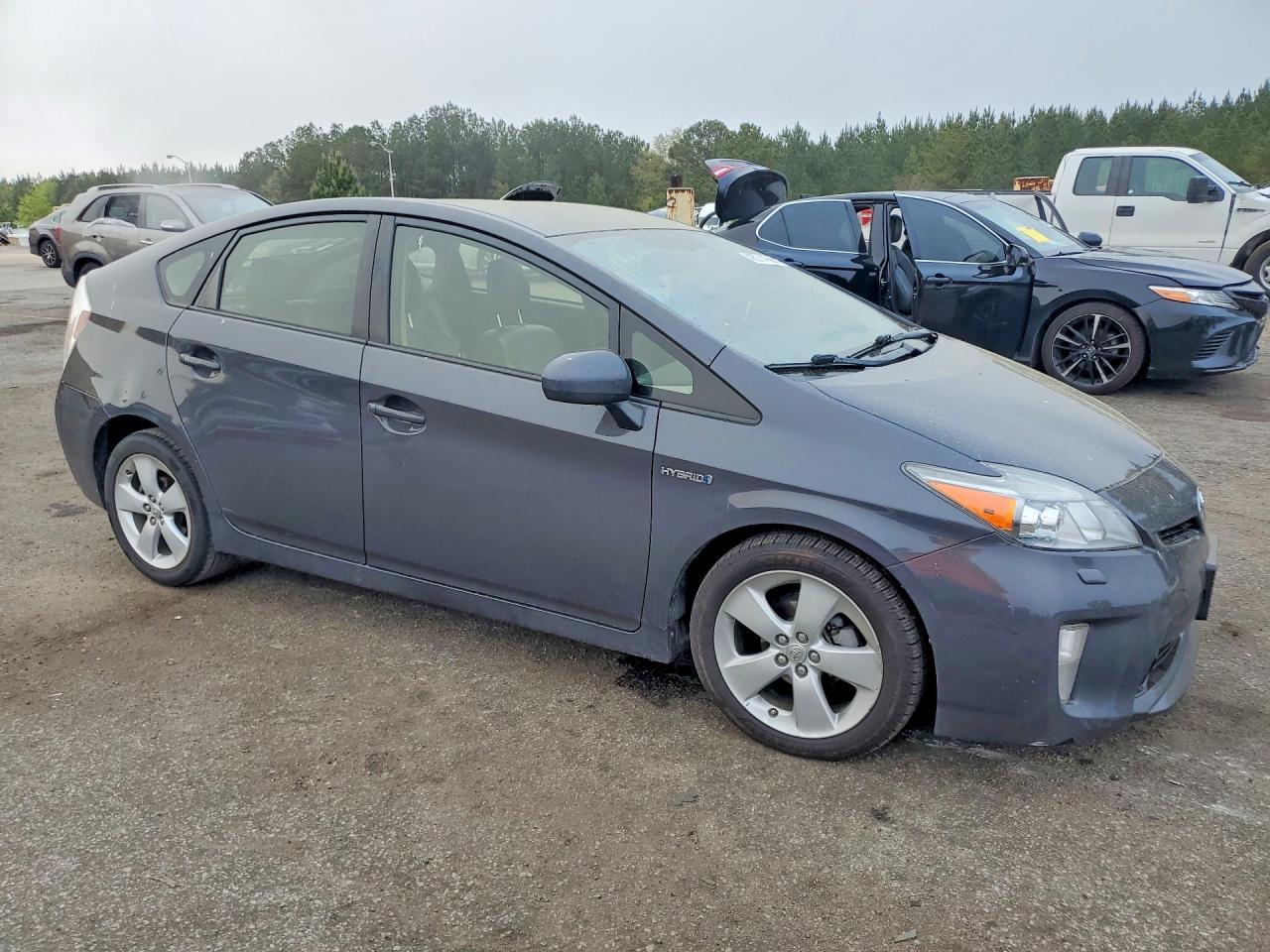 2015 Toyota Prius Five - Image 4