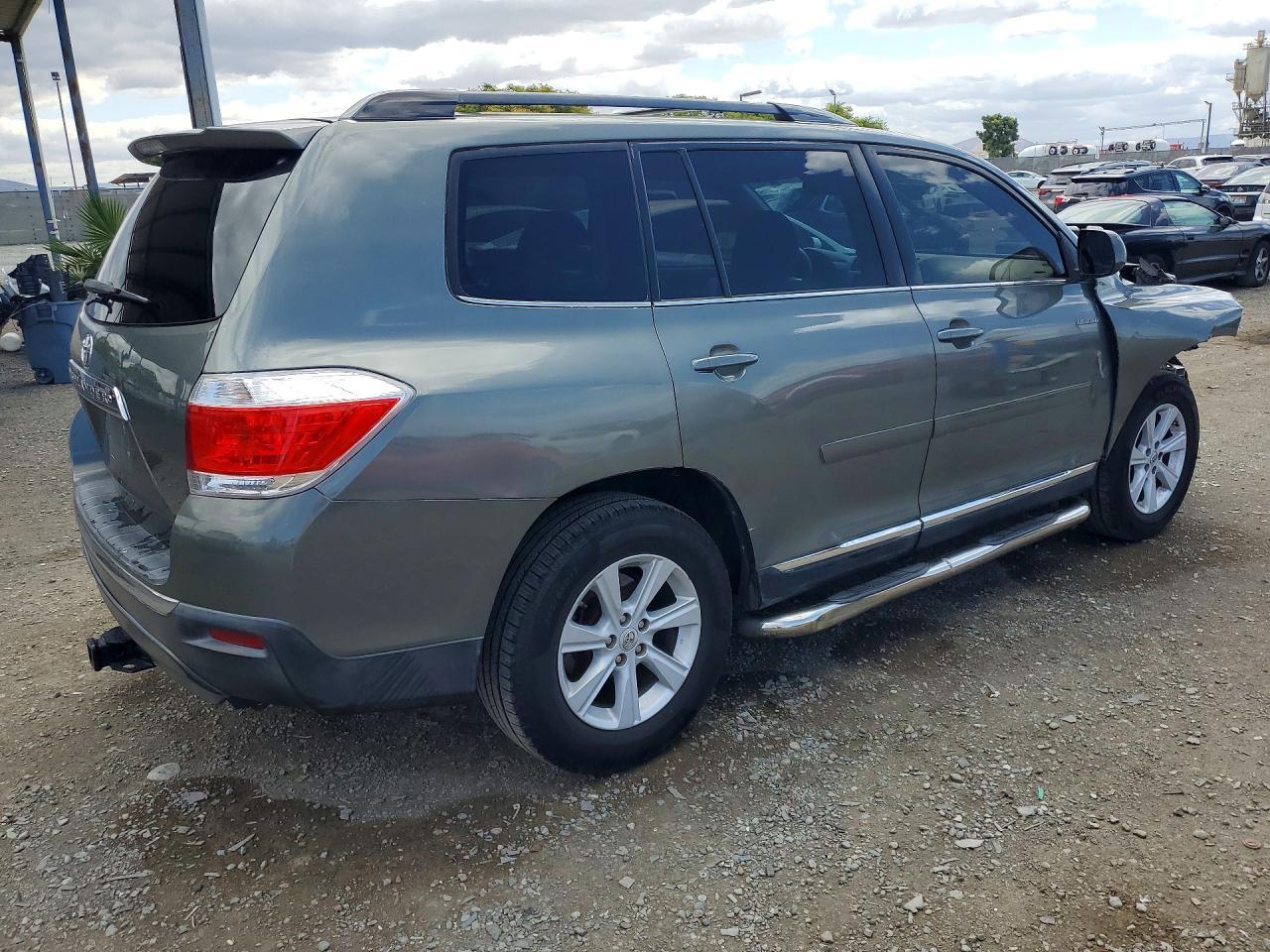 2013 Toyota Highlander Plus - Image 3