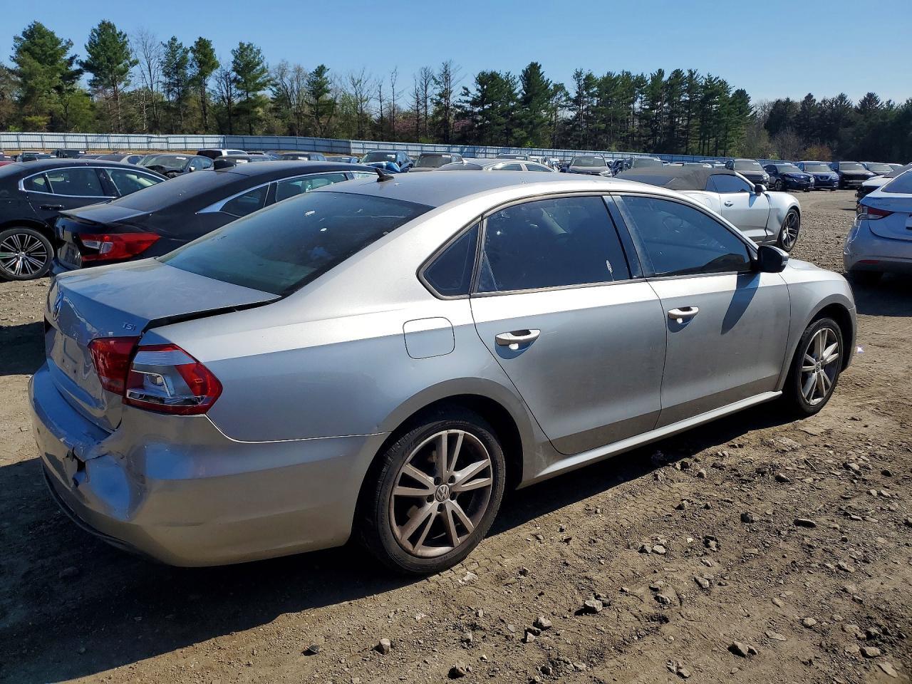 2014 Volkswagen Passat S - Фото 3