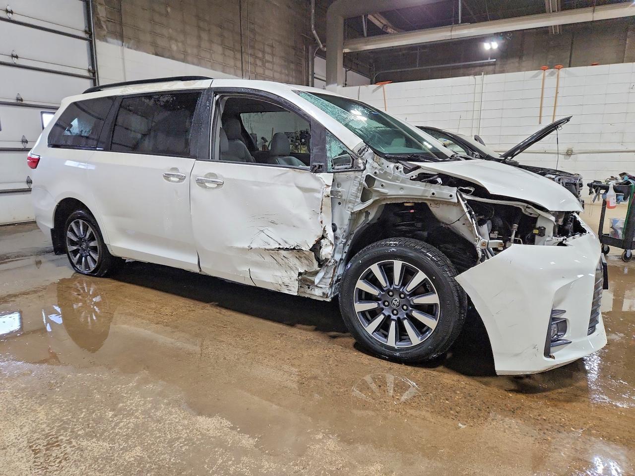 2019 Toyota Sienna Xle 7-Passenger - Фото 4